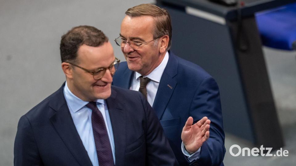 Pistorius und Spahn vor Bundestagsdebatte über Wehrdienst und Rente Bild: Michael Kappeler/dpa