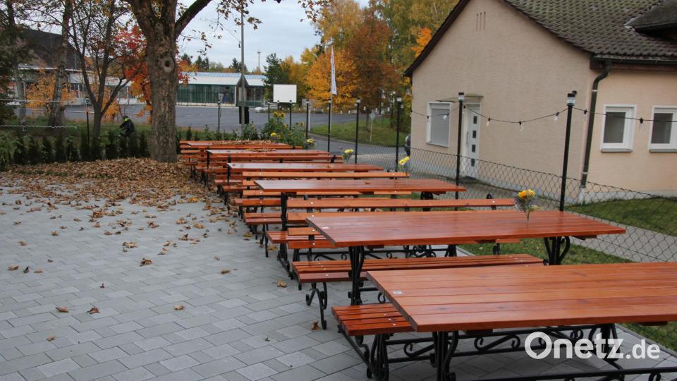 Im Außenbereich ist ein idyllischer Biergarten abgelegt worden. Bild: kro