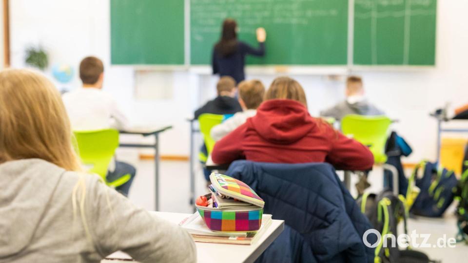 Mit den Leistungen von Schülerinnen und Schülern in Deutschland geht es laut Bildungsstudien bergab. Bild: Philipp von Ditfurth/dpa