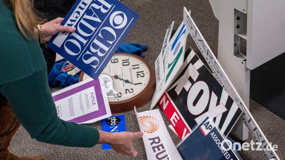 Auch Fox News weigert sich, die neuen Regeln zu unterzeichnen. Bild: Kevin Wolf/AP/dpa