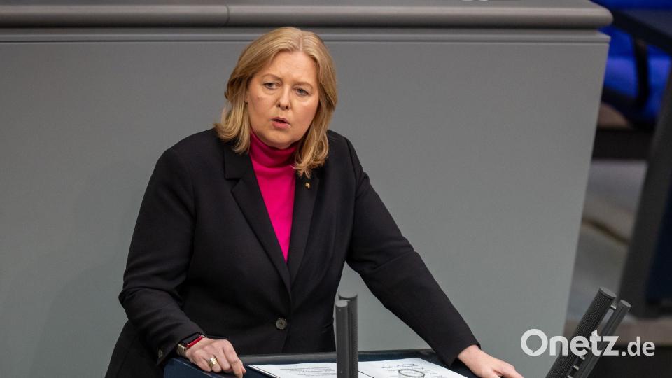 Bundesarbeitsministerin Bärbel Bas (SPD) verteidigt das Rentenpaket. Bild: Michael Kappeler/dpa