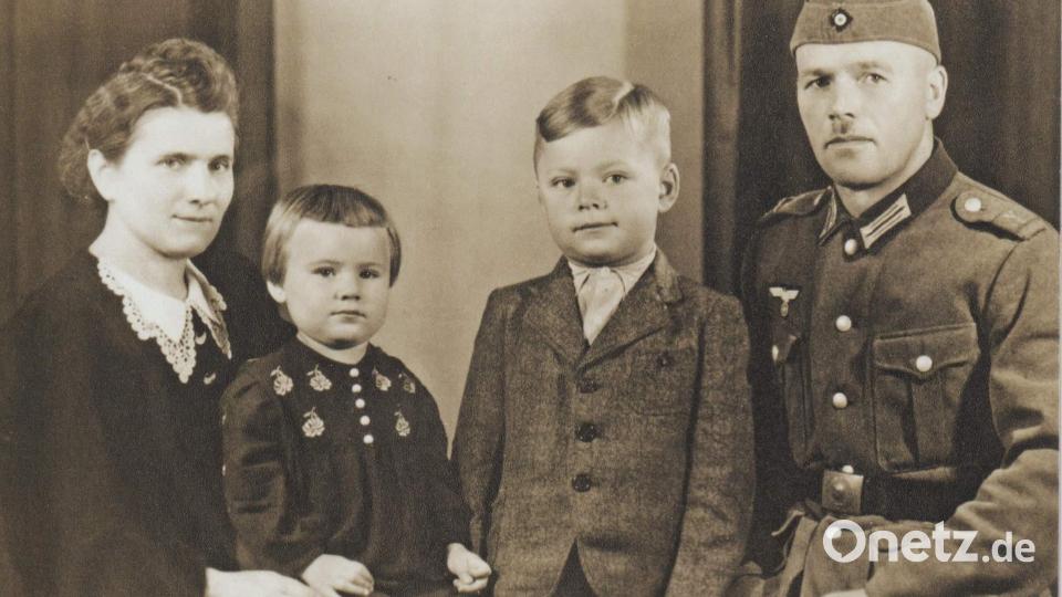 Marianne Mendl (Zweite von links) wurde in Schindlwald im Sudetenland geboren, wo ihre Eltern eine Bäckerei hatten. 1946 wurde die Familie aus ihrer Heimat vertrieben und kam nach Hirschau. Mit im Bild die Mutter, Bruder Oskar und der Vater. Bild: Archiv Marianne Mendl