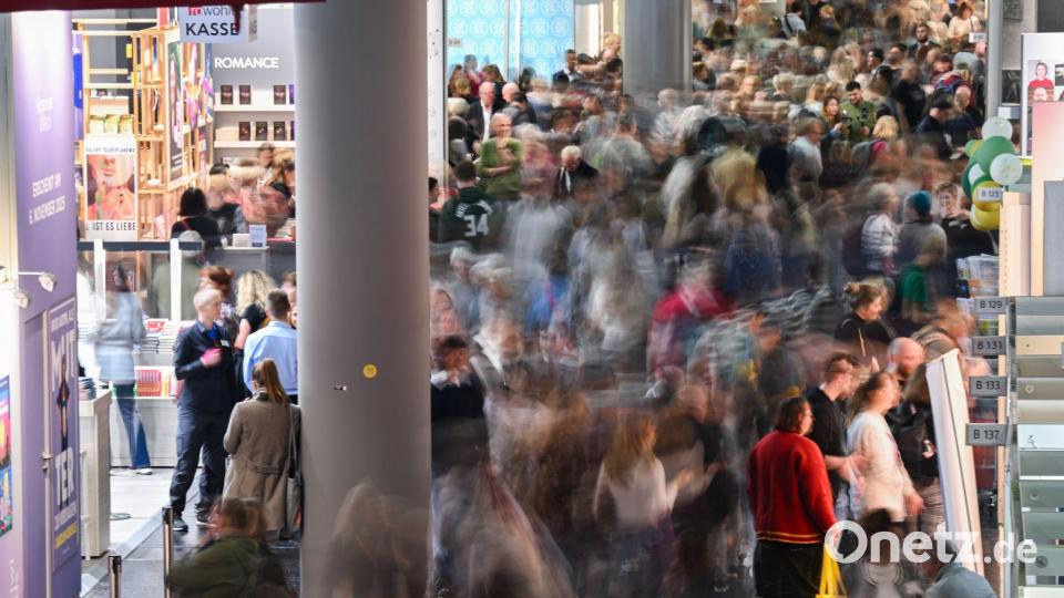 Alle wollen lesen: Große Andrang herrscht auf der Frankfurter Buchmesse. Bild: Arne Dedert/dpa