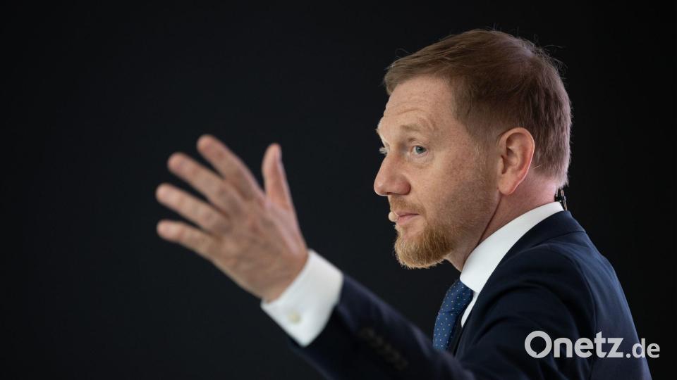 Sachsens Ministerpräsident Michael Kretschmer stellt sich an die Seite seines CDU-Parteikollegen Merz. (Archivbild) Bild: Sebastian Kahnert/dpa