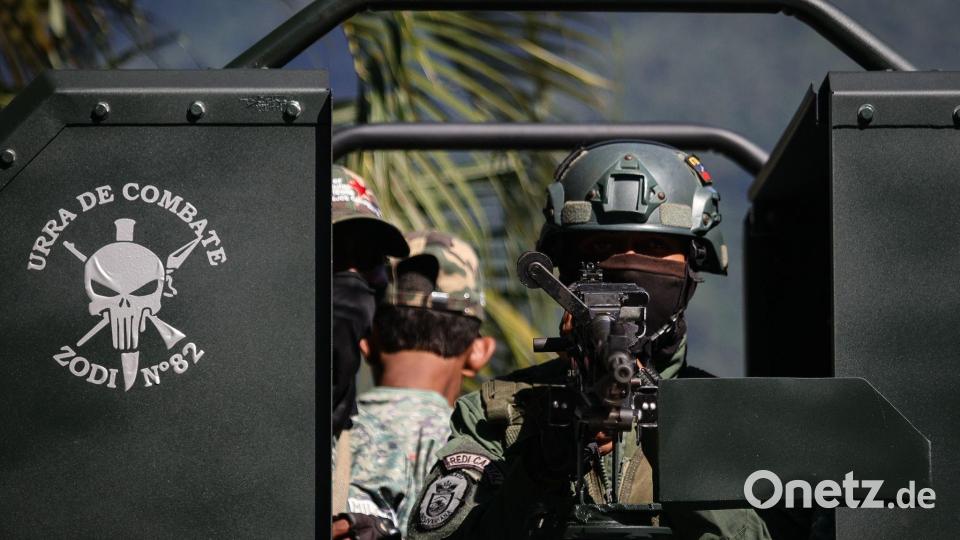 Mit Blick auf die angespannte Lage mit den USA lässt Venezuela Zivilisten für Milizeinheiten vereidigen. Bild: Jesus Vargas/dpa