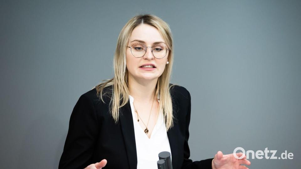 Die Integrationsbeauftragte der Bundesregierung, Natalie Pawlik (SPD), warnt vor spaltender Rhetorik. (Archivbild) Bild: Christoph Soeder/dpa