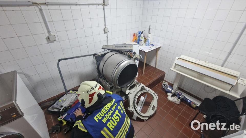 Warum das Kind in den Trockner stieg, ist nicht bekannt. Bild: FFMOEDLING.AT/APA/dpa