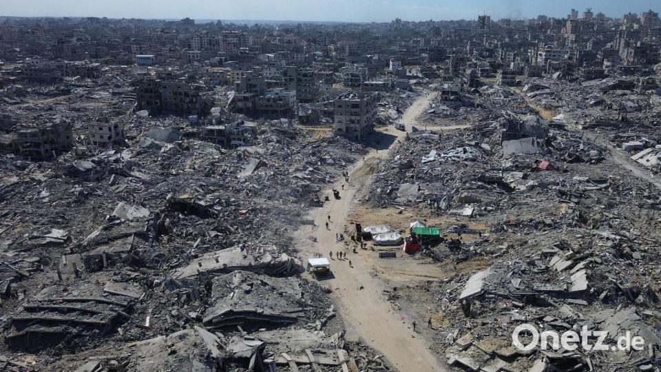 Die Waffenruhe im weitgehend zerstörten Gazastreifen gilt als fragil. (Archivbild) Bild: Uncredited/AP/dpa