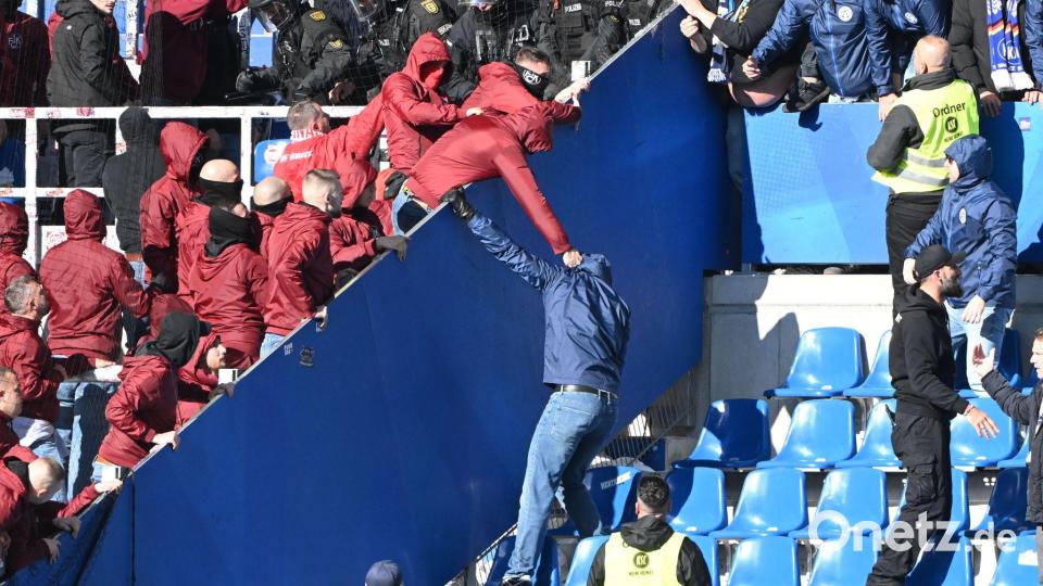 Nach dem Schlusspfiff kam es zu Auseinandersetzungen zwischen beiden Fangruppen. Bild: Uli Deck/dpa