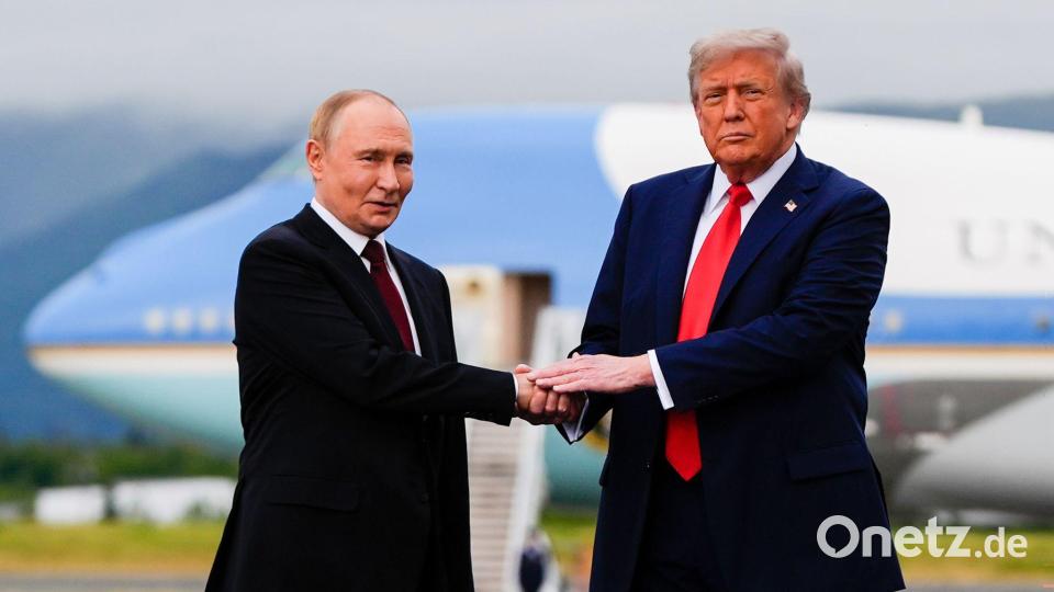 Trump holte Putin im Sommer in Alaska auf die Weltbühne zurück. (Archivbild) Bild: Julia Demaree Nikhinson/AP/dpa