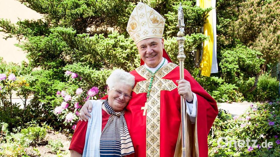 Der 25. Mai 2012 ist für Marianne Mendl ein unvergesslicher Tag. Kein Geringerer als der damalige Diözesanbischof Gerhard Ludwig Müller posierte mit ihr zum Foto und stellte dabei fest: „Sind wir nicht ein schönes Paar?“ Bild: u