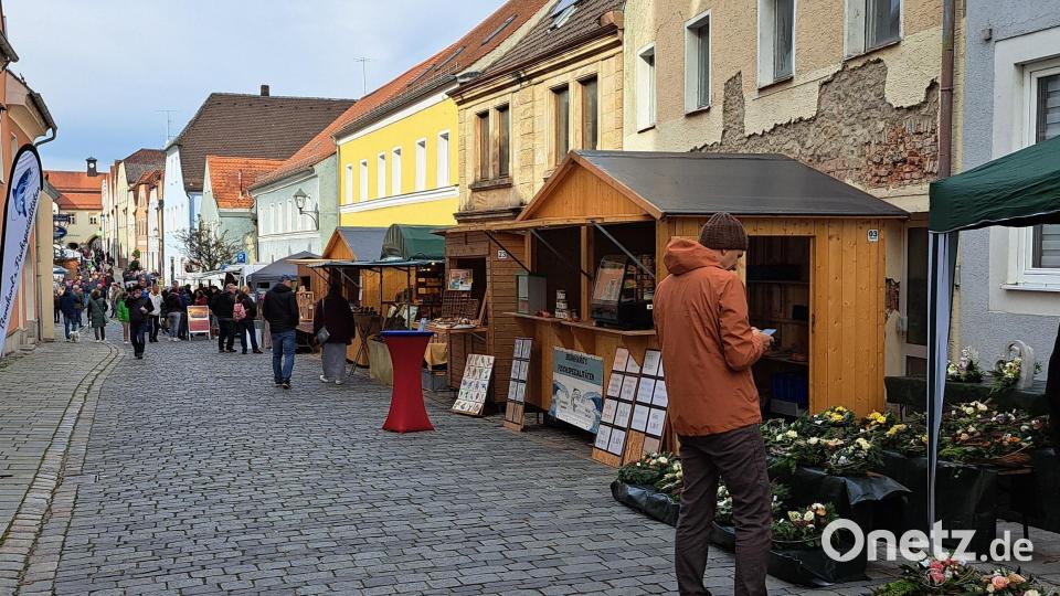 In der Hauptstraße war das Zentrum des Kirchweihmarktes Bild: wel