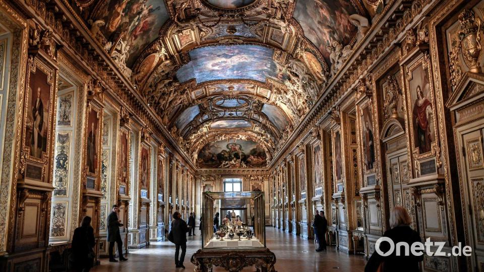 In der prachtvollen Galerie d&#039;Apollon im Louvre wird kostbarer Schmuck ausgestellt. (Archivbild) Bild: Stephane De Sakutin/AFP/dpa