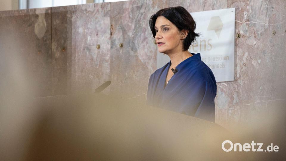 Laudatorin Katja Petrowskaja: „Neugier, Sehnsucht und Liebe“. Bild: Hannes P. Albert/dpa pool/dpa