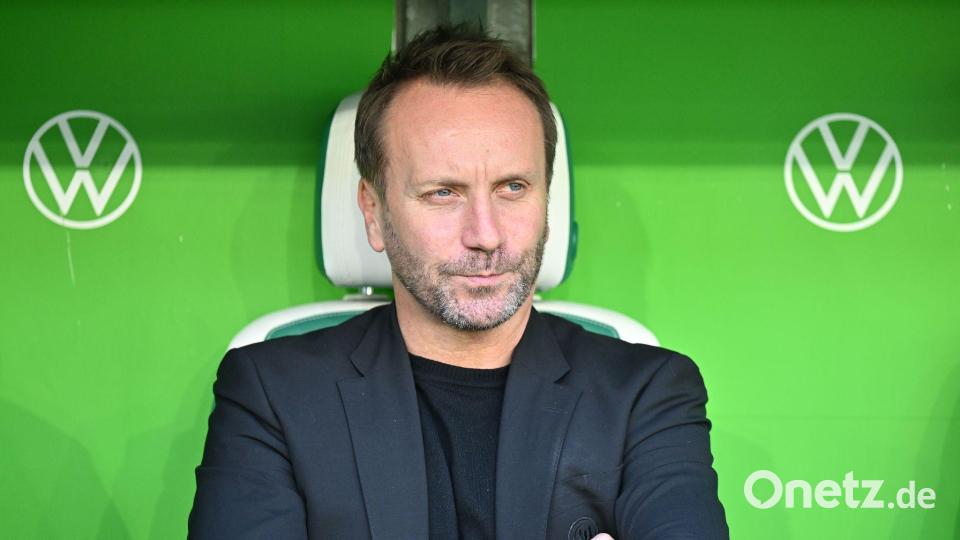Muss viel nachdenken: VfL Wolfsburgs Sportchef Sebastian Schindzielorz Bild: Swen Pförtner/dpa