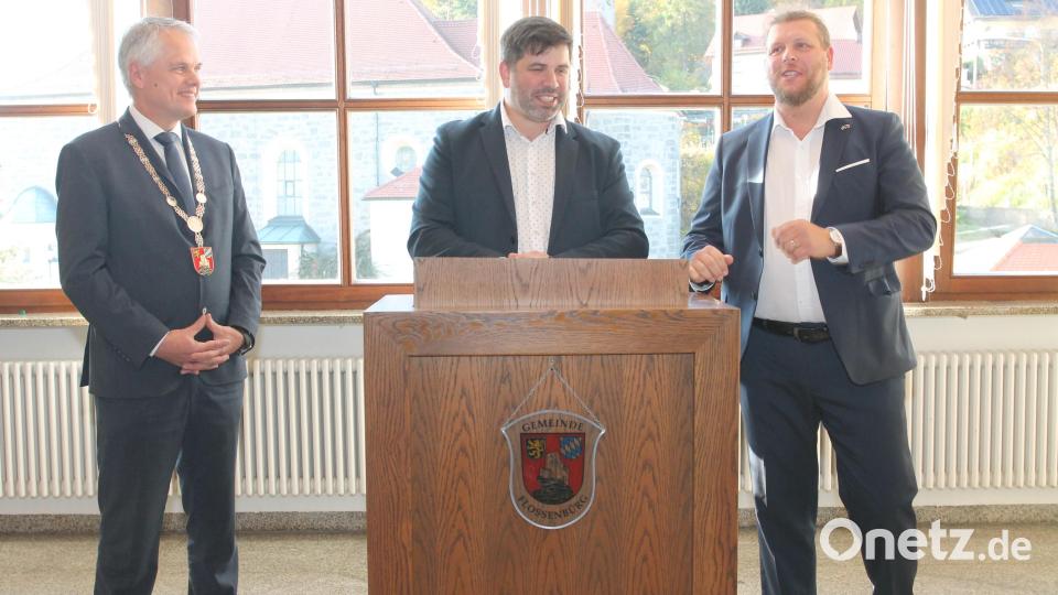 Freude auf beiden Seiten: Die Bürgermeister Thomas Meiler und Jan Bozděch sowie David Vereš (von links) freuen sich über die Partnerschaft. Bild: pi