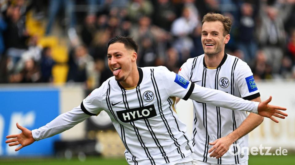 Younes Ebnoutalib (vorn): Hattrick gegen Fürth. Bild: Harald Tittel/dpa