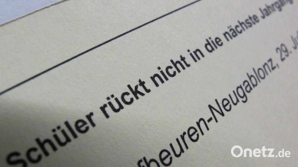 Im Jahreszeugnis steht bei so manchem am Ende ein „nicht versetzt“. (Symbolbild) Bild: picture alliance / dpa