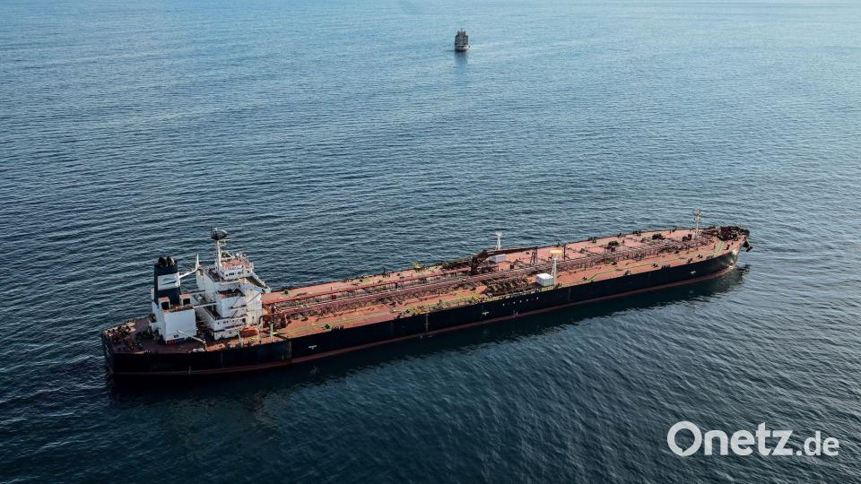 Schiffe der russischen Schattenflotte sollen künftig festgesetzt werden können. (Archivbild) Bild: Damien Meyer/AFP/dpa
