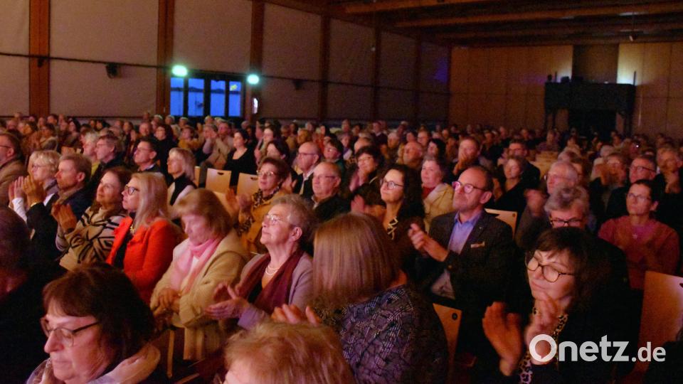 Das Konzert der Leipziger Musiker und Musikerinnen begeisterte das Publikum. Der Saal im Kettelerhaus war voll. Bild: ubb