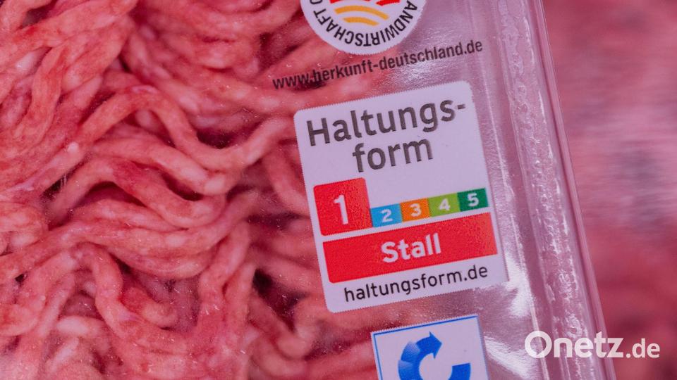 Bei Haltungsform 1 gelten die gesetzlichen Mindestanforderungen. (Archivbild) Bild: Rolf Vennenbernd/dpa