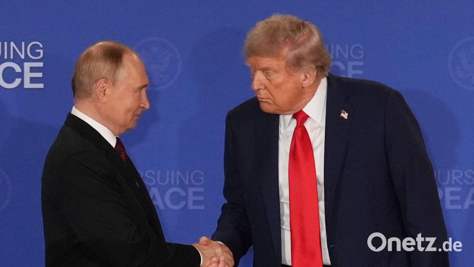 Der Kreml sieht noch viel Klärungsbedarf vor einem neuen Gipfel des russischen Präsidenten Wladimir Putin mit US-Präsident Donald Trump. (Archivbild) Bild: Jae C. Hong/AP/dpa