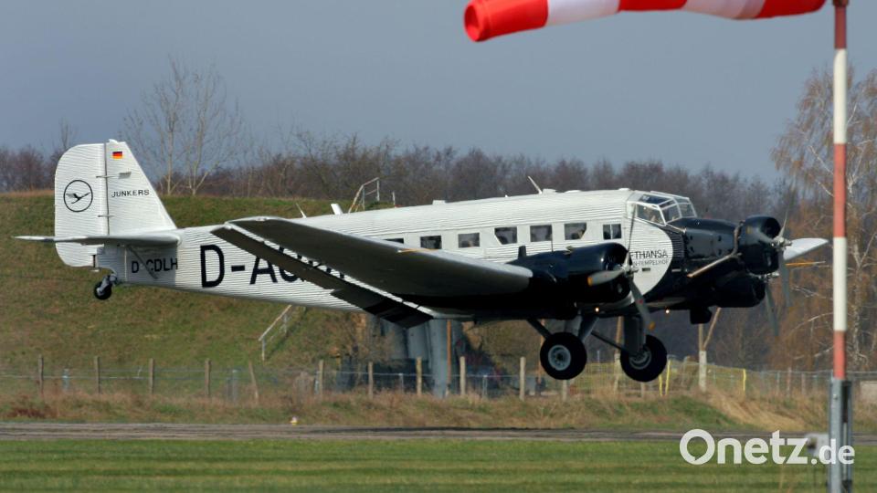 Das „fliegende Denkmal“ Ju 52 ist reif fürs Museum. (Archivbild) Bild: Bernd Wüstneck/dpa