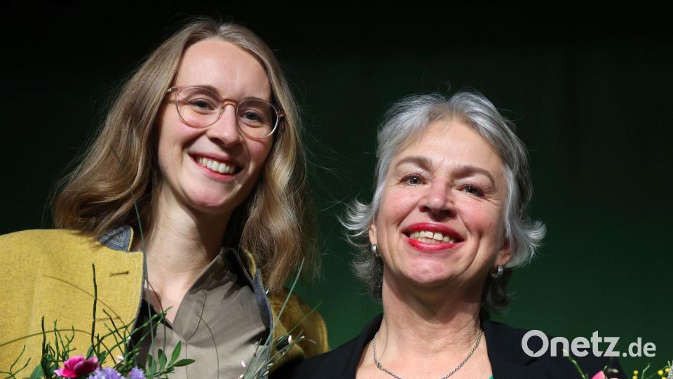 Die Führungsspitze der bayerischen Grünen, Eva Lettenbauer (l.) und Gisela Sengl, will sich in Erlangen für weitere zwei Jahre im Amt bestätigen lassen. (Archivbild) Bild: Karl-Josef Hildenbrand/dpa