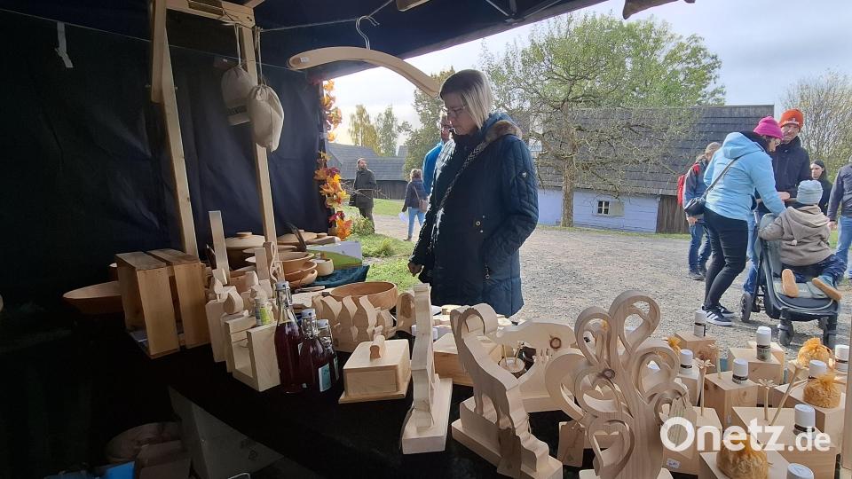 Die Auswahl an Produkten wie beispielsweise Deko aus Holz war groß. Bild: jua