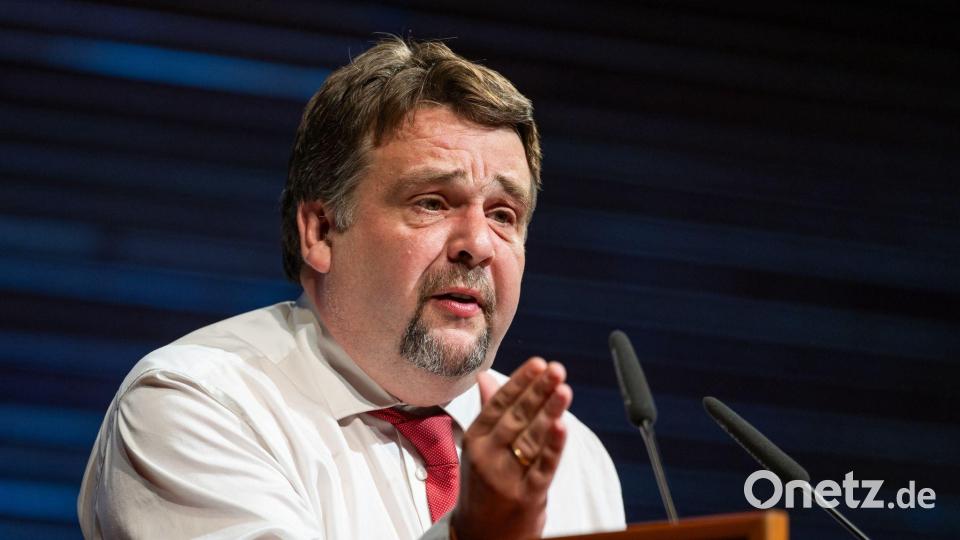 Dennis Radtke stellt die Frage, ob Merz seiner Rolle als Kanzler gerecht wird. Bild: Jacob Schröter/dpa