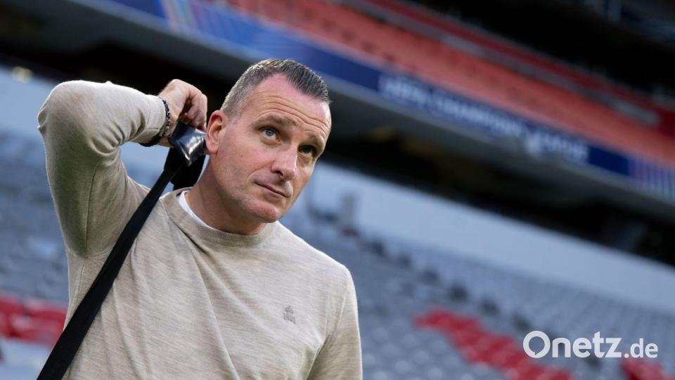 Brügges Trainer Nicky Hayen beim Rundgang durch die Allianz Arena. Bild: Sven Hoppe/dpa