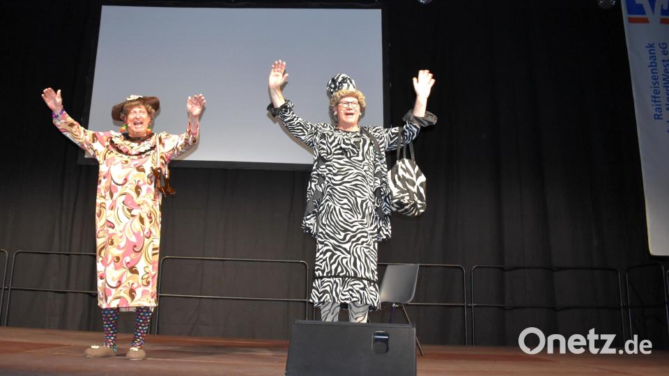 Beim Mitgliedertag der Raiffeisenbank waren &quot;Waltraud und Mariechen&quot; Special Guest&quot;. Bild: rgr