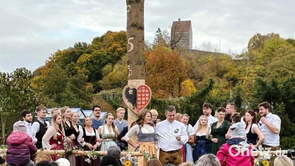 Beim Gstanzlsingen der Pfaffenhofener Kirwaleit wurden lokale Verfehlungen wieder auf die Schippe genommen Bild: jp