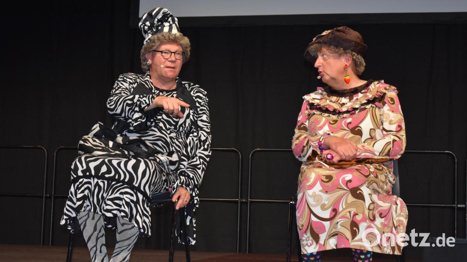 Beim Mitgliedertag der Raiffeisenbank waren &quot;Waltraud und Mariechen&quot; Special Guest&quot;. Bild: rgr