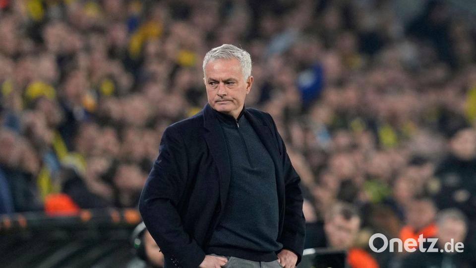 Der portugiesische Starcoach José Mourinho musste Ende August bei Fenerbahce gehen. (Archivbild) Bild: Khalil Hamra/AP/dpa