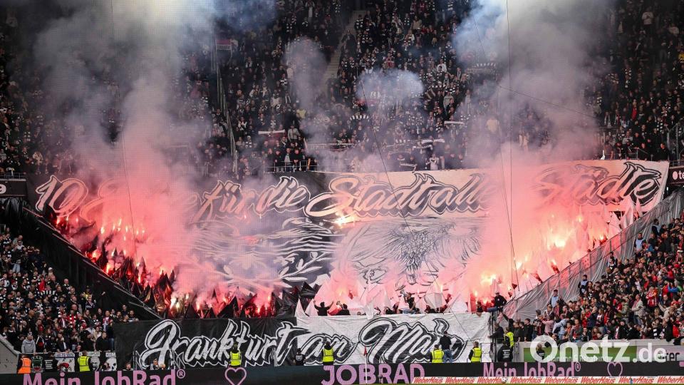 Laut Polizei gibt es einen starken Anstieg bei Verstößen mit Pyrotechnik rings um den Profifußball. Bild: Harry Langer/dpa