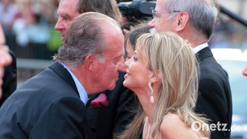 Mitten in einer Wirtschaftskrise ging Spaniens König Juan Carlos auf Elefantenjagd, mit Corinna zu Sayn-Wittgenstein und Freunden - unter anderem das kostete ihn den Thron. Bild: Picture Alliance/Schroewig/Maels/ZDF/dpa
