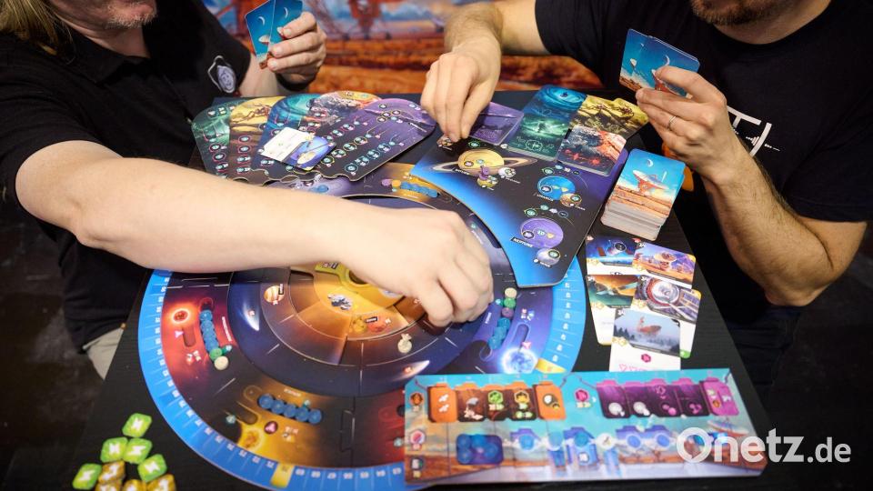 Brettspiele sind nach Branchenangaben weiter stark gefragt. Bild: Bernd Thissen/dpa