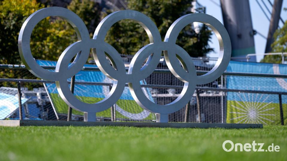 Die olympischen Ringe sind im Olympiapark aufgebaut. (Archivfoto) Bild: Sven Hoppe/dpa