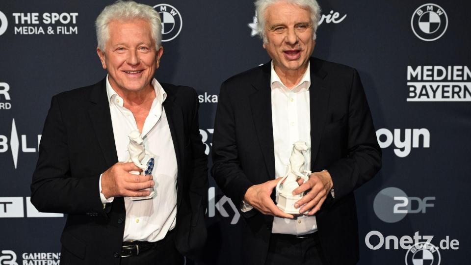 Die beiden Münchner „Tatort“-Ermittler Miroslav Nemec und Udo Wachtveitl haben den Ehrenpreis des Ministerpräsidenten erhalten. Bild: Felix Hörhager/dpa