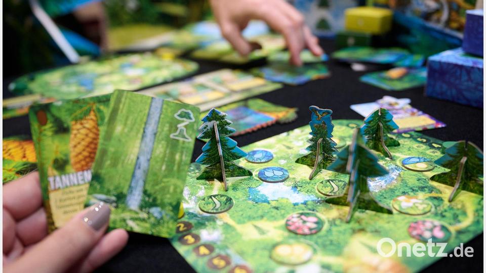 Experten halten das gemeinsame Spielen aus vielen Gründen für positiv - für Jung und Alt Bild: Bernd Thissen/dpa