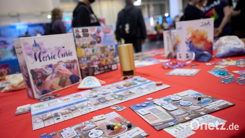 Experten zufolge lassen sich alle Themen in Brettspiele einflechten Bild: Bernd Thissen/dpa