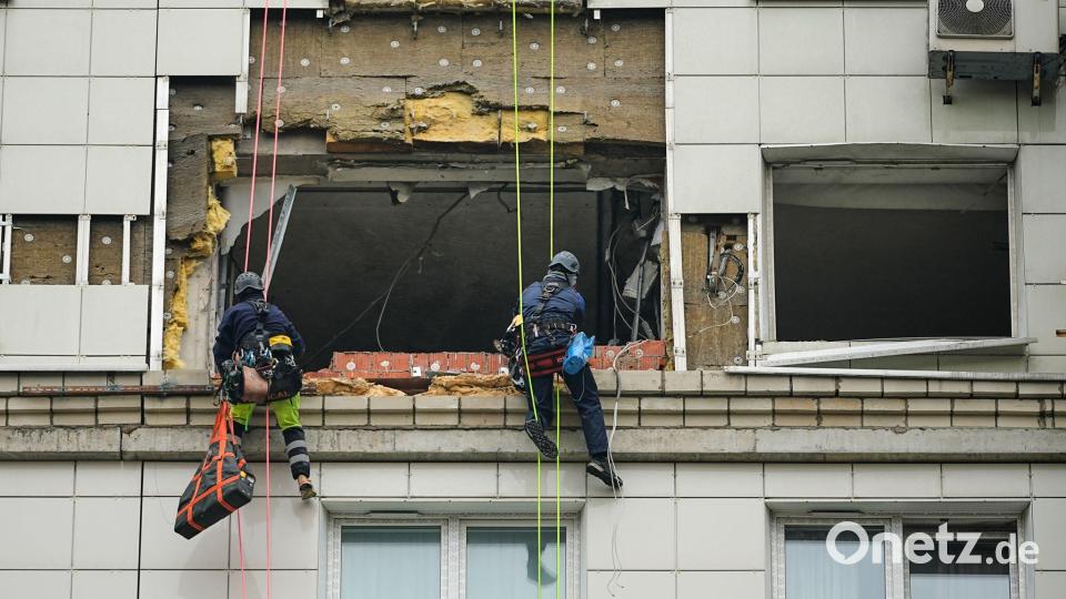 Krasnogorsk bei Moskau: Drohnenangriff beschädigt Wohnhaus Bild: Pavel Bednyakov/AP/dpa