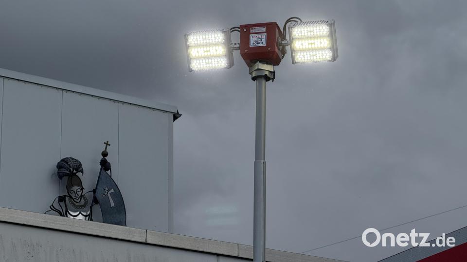 Ein ausfahrbarer LED-Mast sorgt für Beleuchtung am Einsatzort. Bild: Gabi Schönberger