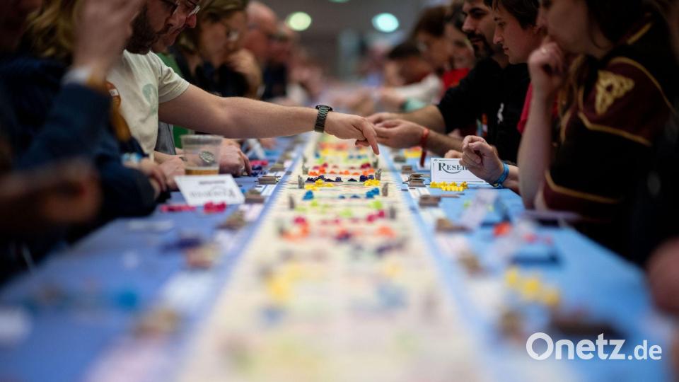 Genau 1.170 Spieler spielten gleichzeitig das Spiel Catan Connect. Bild: Fabian Strauch/dpa
