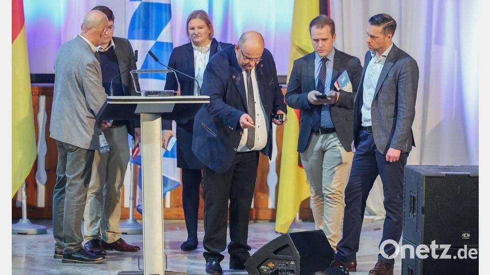 Durch die Bayern-AfD geht ein tiefer Riss. Bild: Daniel Löb/dpa