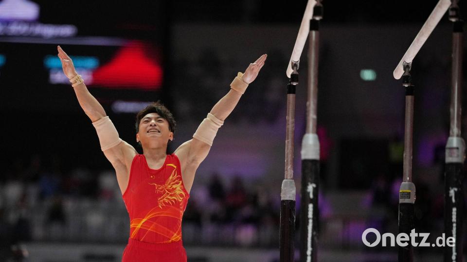 Nachfolger von Lukas Dauser als Barren-Weltmeister: Zou Jingyuan. Bild: Dita Alangkara/AP/dpa