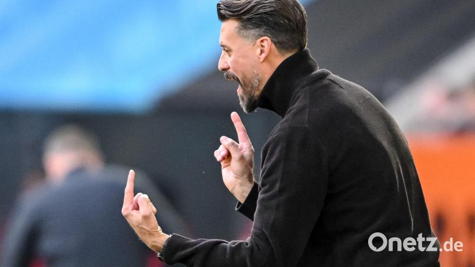 Da hilft kein Gestikulieren: Sandro Wagners Elf wird heftig abgestraft. Bild: Harry Langer/dpa