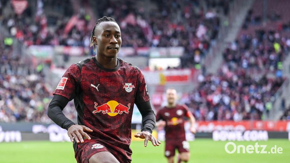 Der 18-jährige Yan Diamonde jubelt nach seinem ersten Bundesliga-Tor. Bild: Harry Langer/dpa