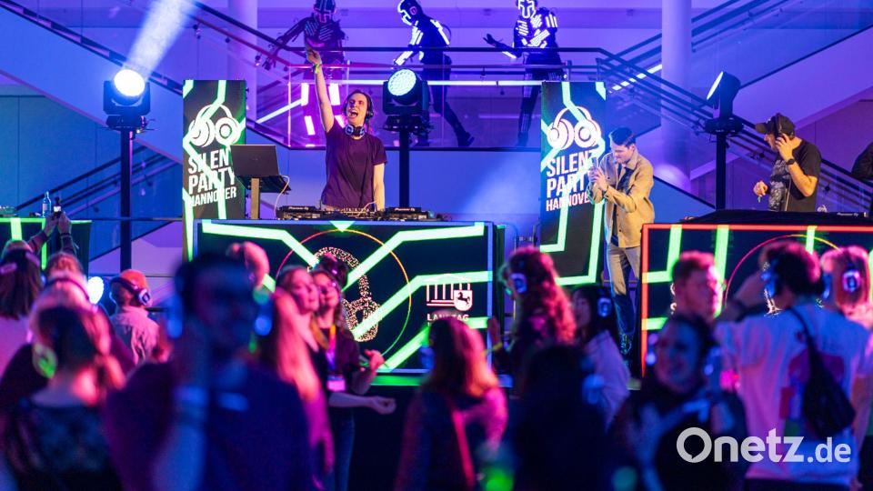 Im Landtag war mal was ganz anderes los. Bild: Michael Matthey/dpa